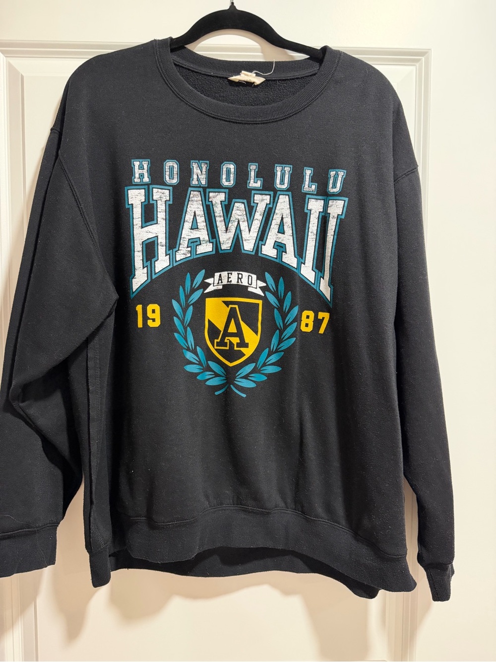 Aeropostale Black Honolulu Hawaii Graphic Crewneck with Teal & Gold Accents